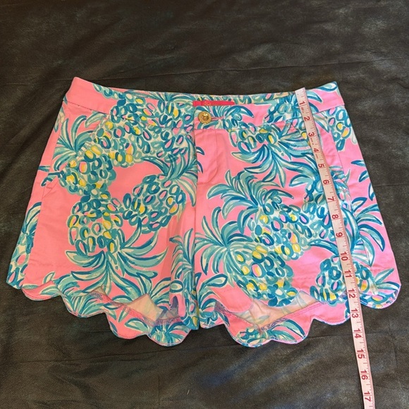 🔥NWOT Lily Pulitzer Pink Scalloped Shorts with Blue and Yellow Pineapple Print🔥 - Picture 3 of 8